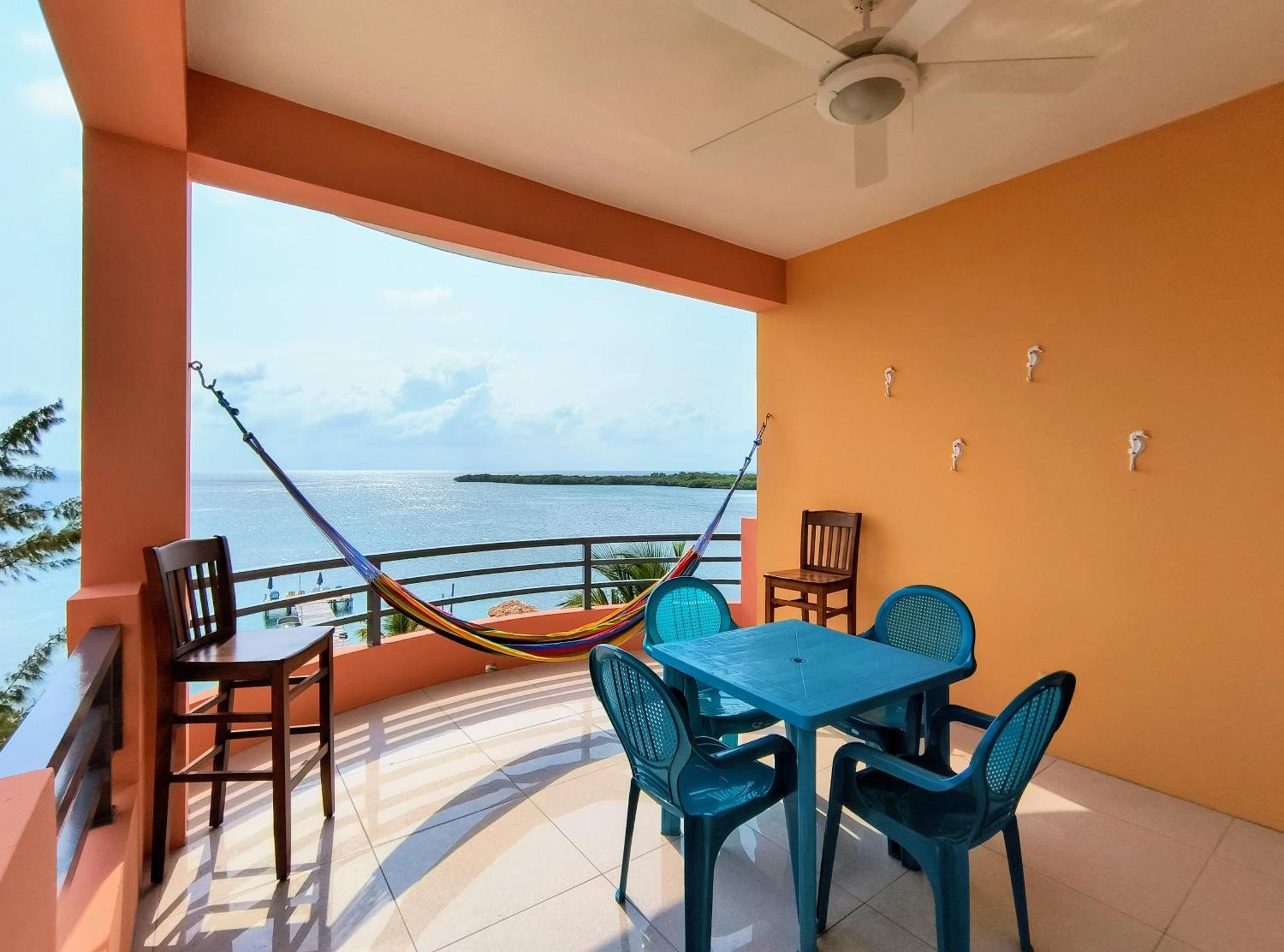Bay Towers Aparthotel Caye Caulker Exteriör bild